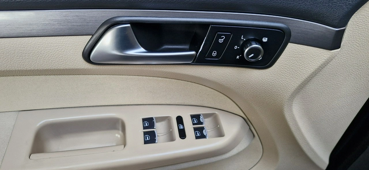 Volkswagen Touran - Zdjęcie 18