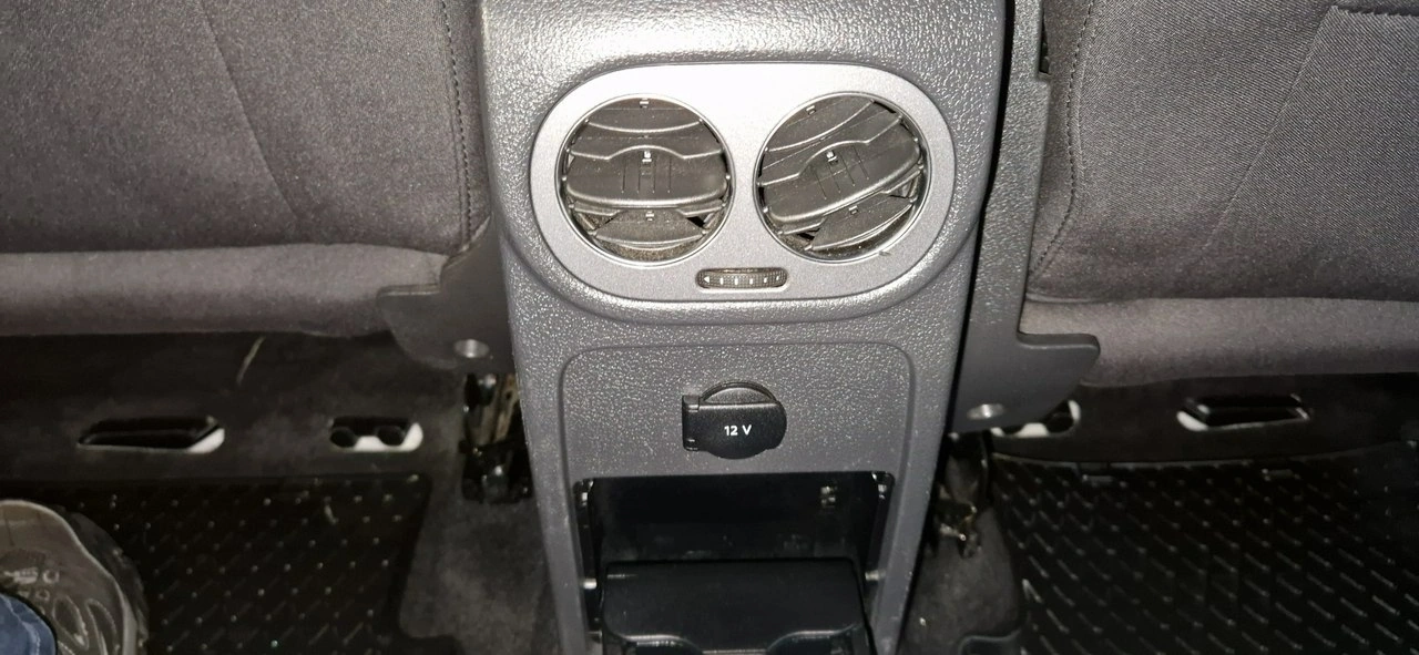 Volkswagen Tiguan - Zdjęcie 25