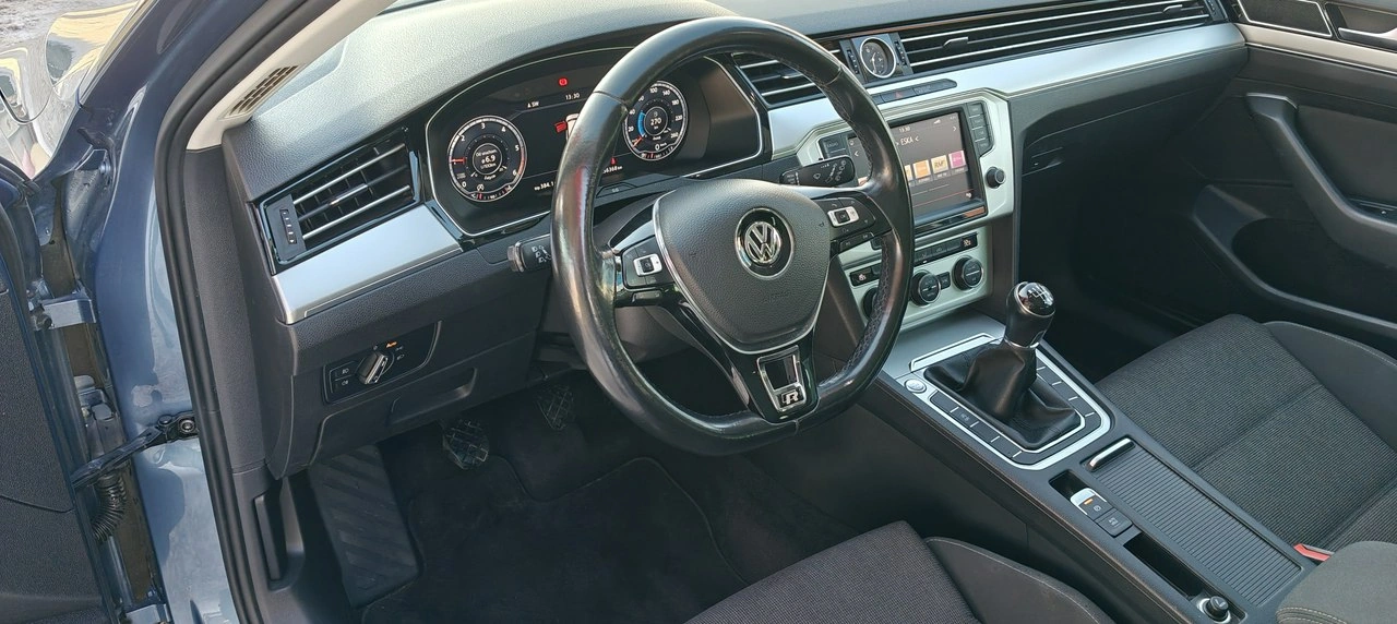 Volkswagen Passat - Zdjęcie 10