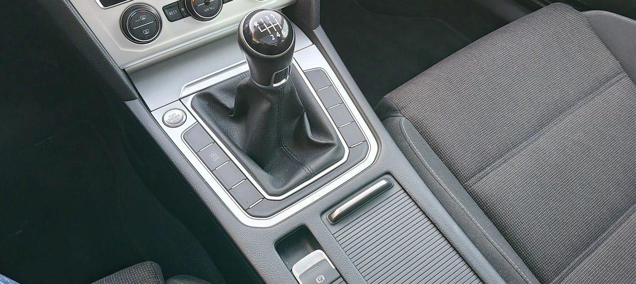 Volkswagen Passat - Zdjęcie 15