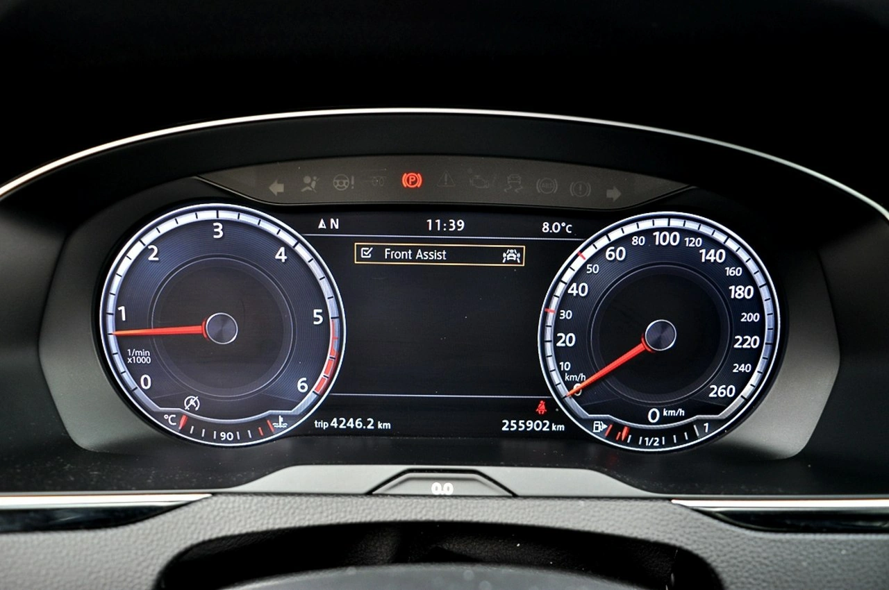 Volkswagen Passat - Zdjęcie 24