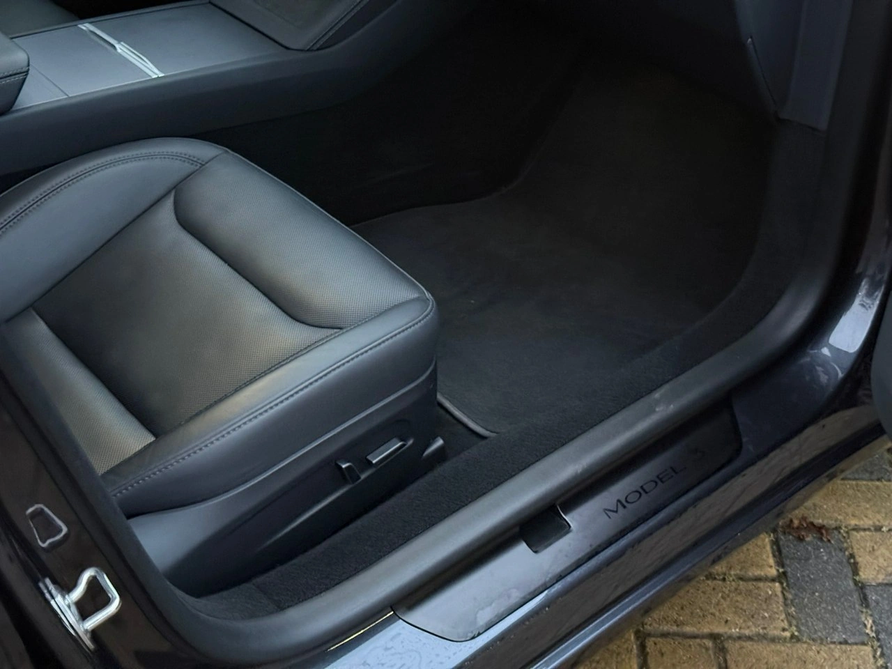 Tesla Model 3 - Zdjęcie 9