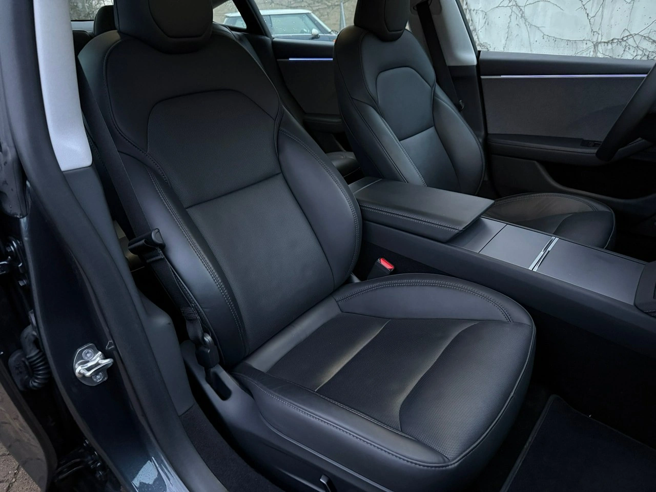 Tesla Model 3 - Zdjęcie 11