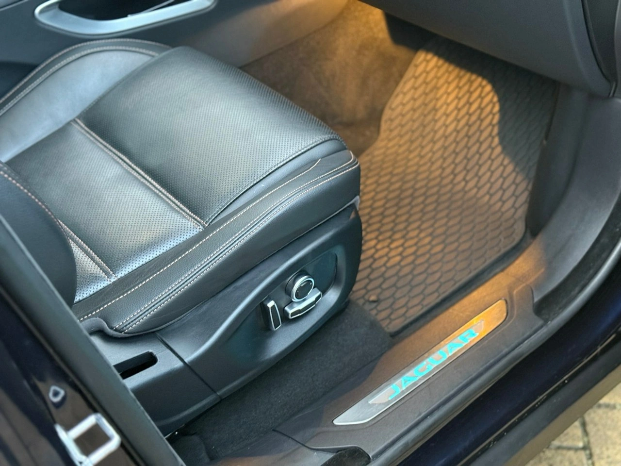 Jaguar F-Pace - Zdjęcie 9