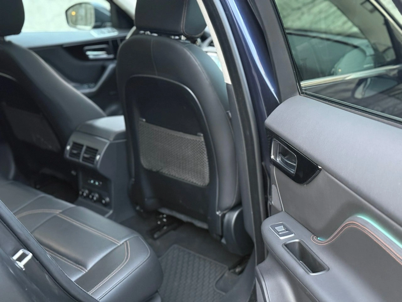 Jaguar F-Pace - Zdjęcie 10