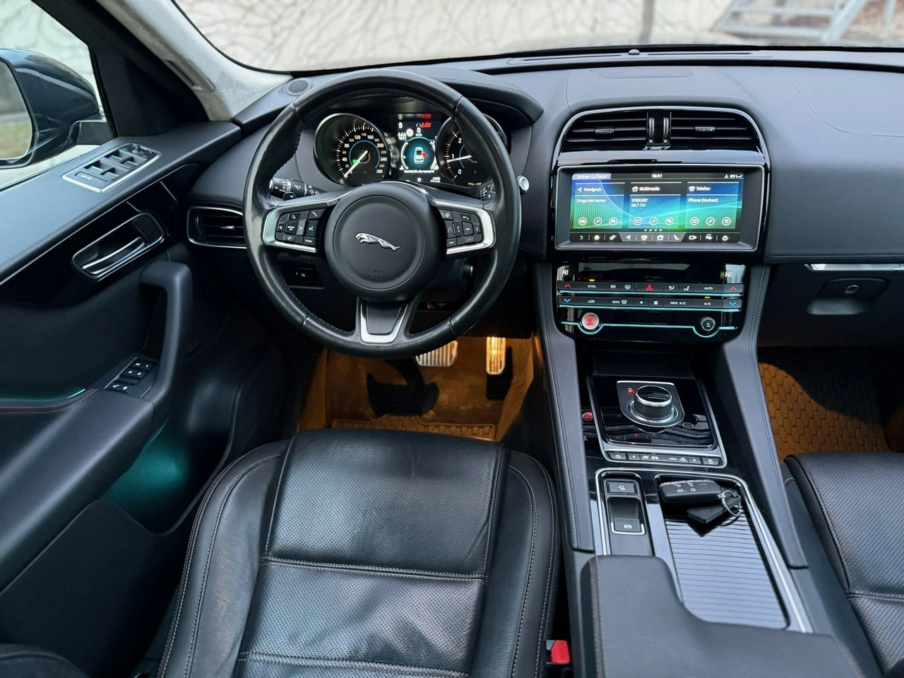 Jaguar F-Pace - Zdjęcie 16