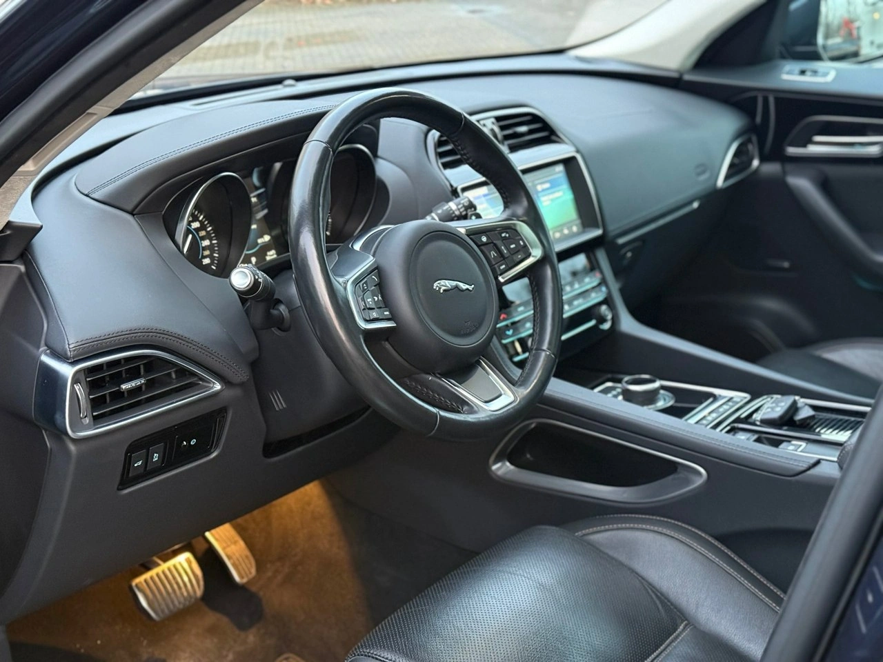 Jaguar F-Pace - Zdjęcie 17