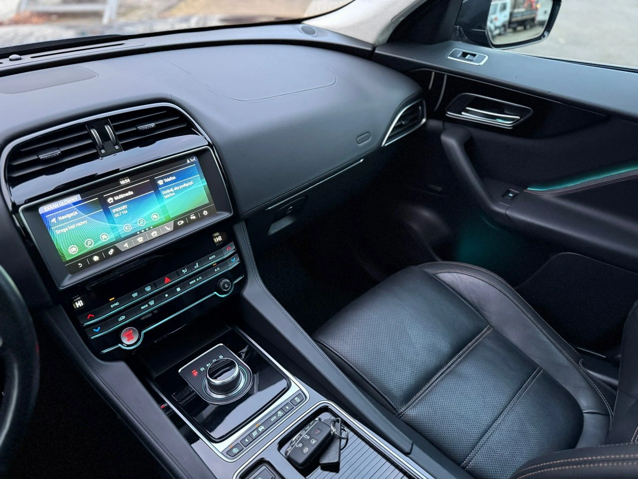 Jaguar F-Pace - Zdjęcie 18