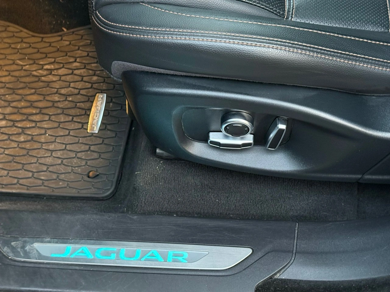 Jaguar F-Pace - Zdjęcie 24