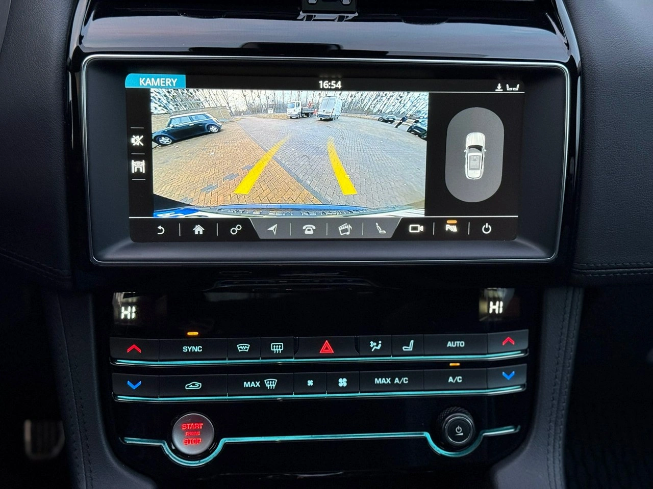 Jaguar F-Pace - Zdjęcie 33