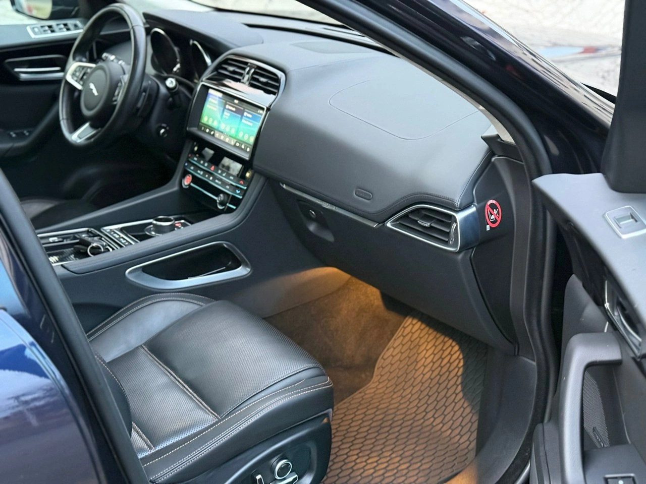 Jaguar F-Pace - Zdjęcie 8