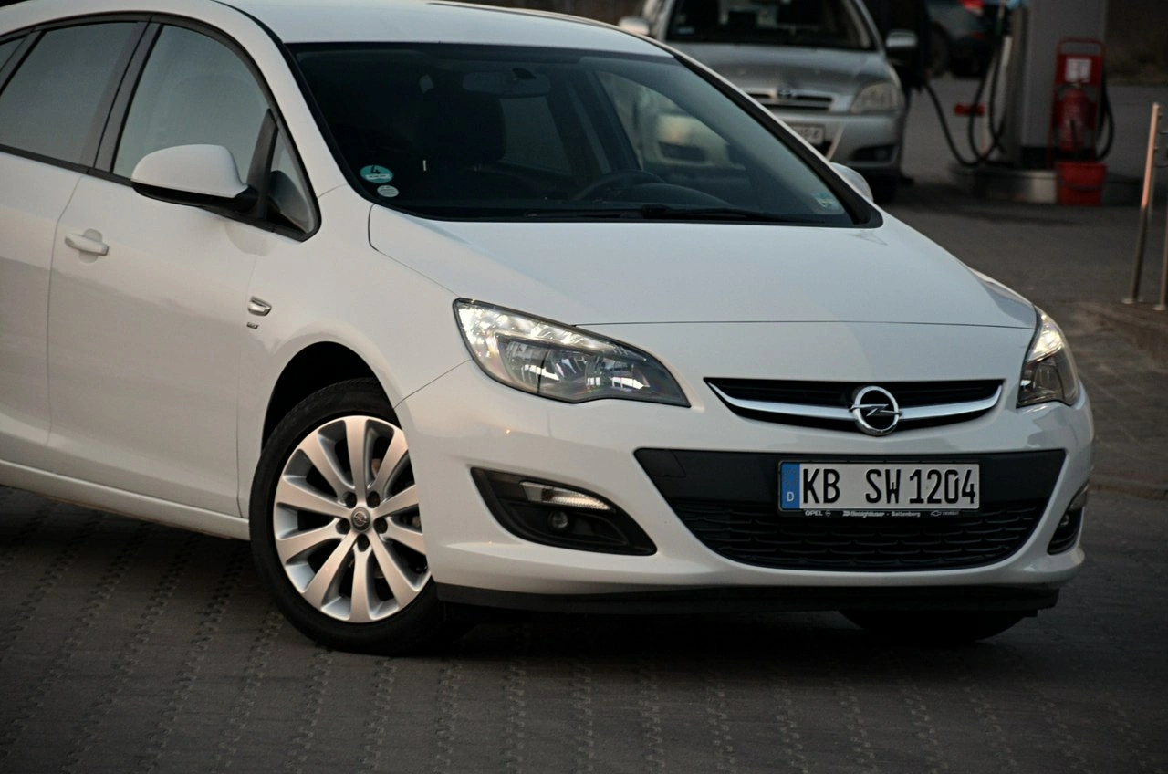 Opel Astra - Zdjęcie 2
