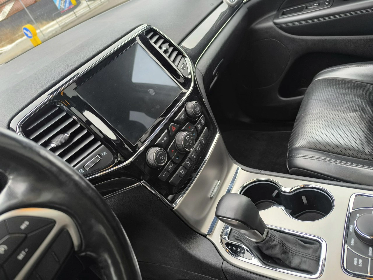 Jeep Grand Cherokee - Zdjęcie 30