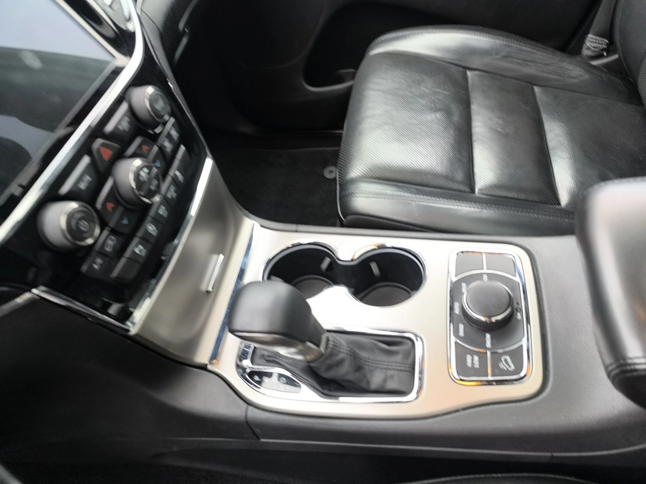 Jeep Grand Cherokee - Zdjęcie 31