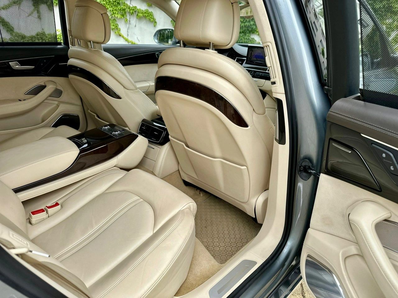 Audi A8 - Zdjęcie 10