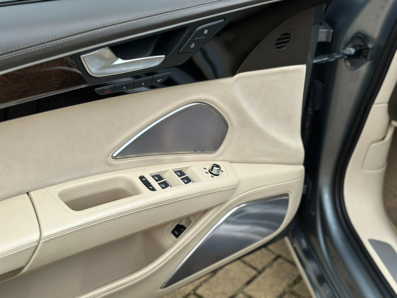 Audi A8 - Zdjęcie 21