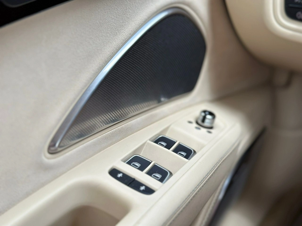 Audi A8 - Zdjęcie 22