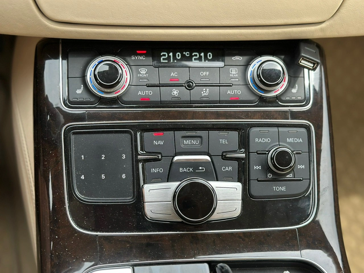 Audi A8 - Zdjęcie 30