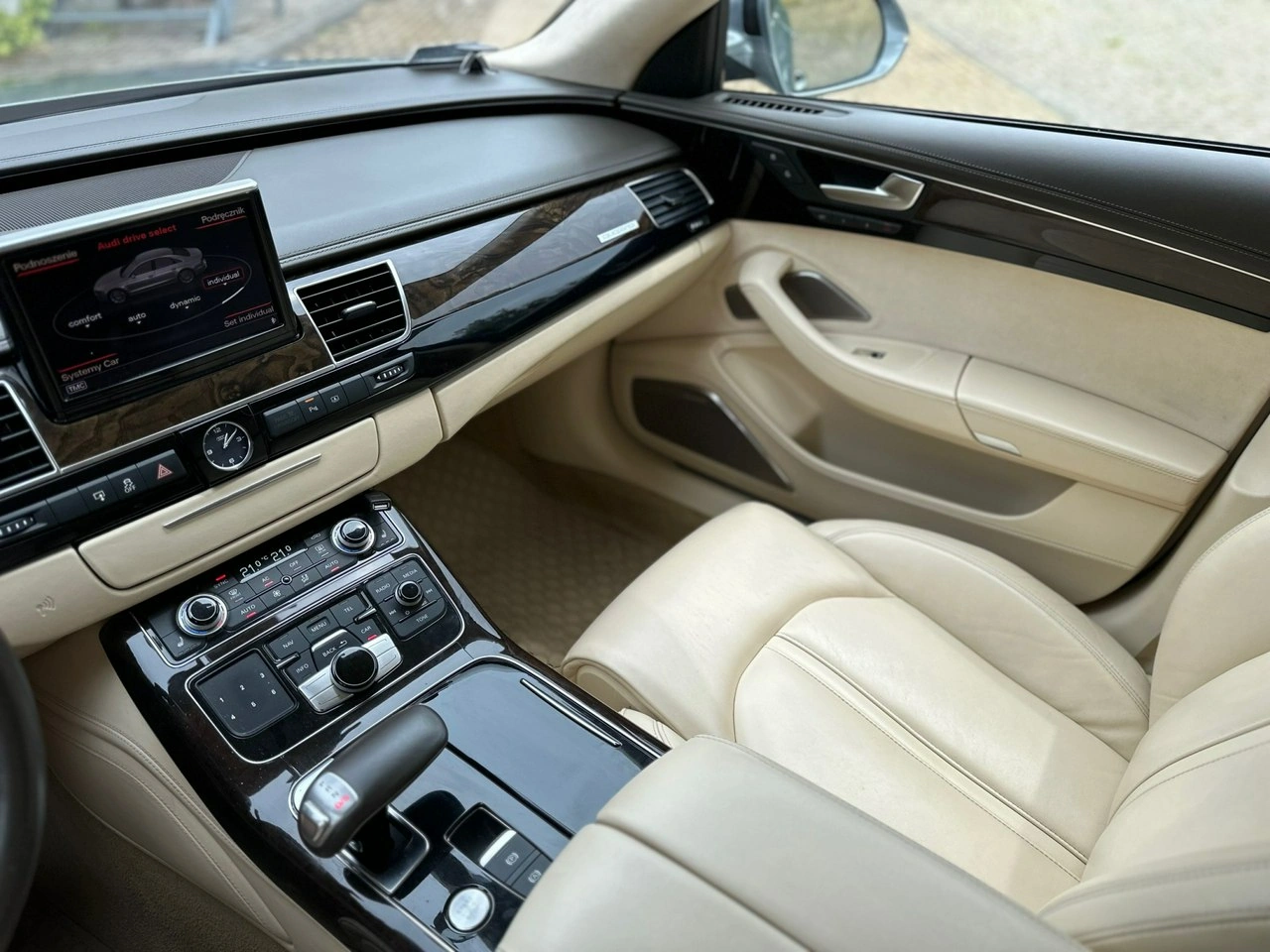 Audi A8 - Zdjęcie 36