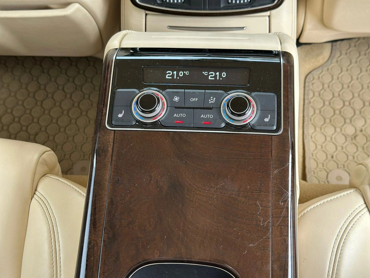 Audi A8 - Zdjęcie 39