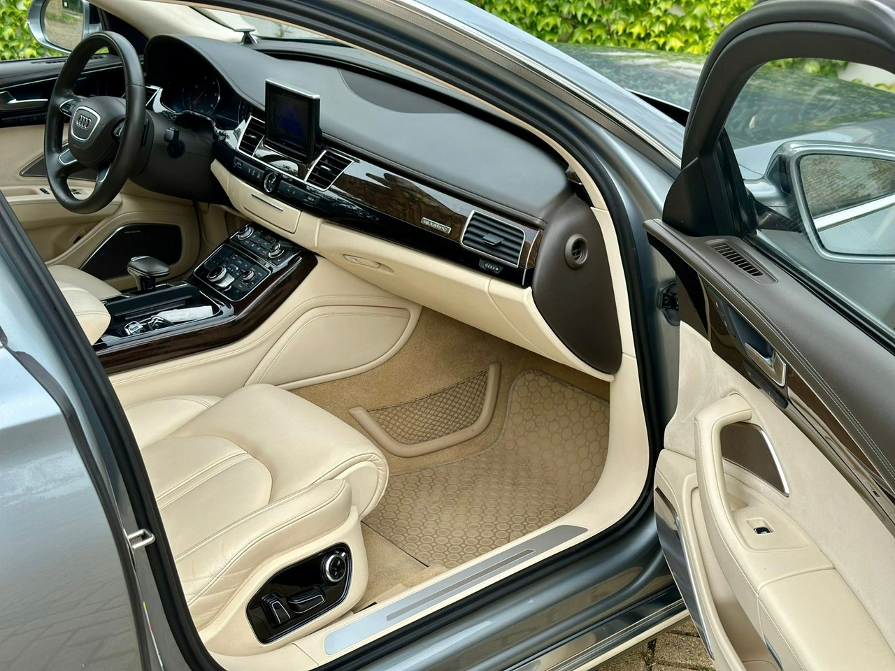 Audi A8 - Zdjęcie 6