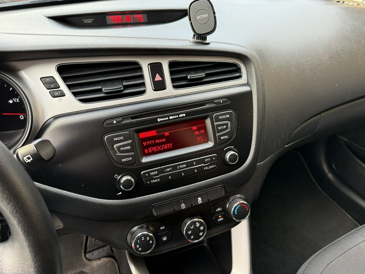 Kia Ceed - Zdjęcie 19