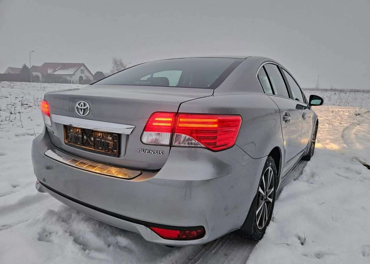 Toyota Avensis - Zdjęcie 9