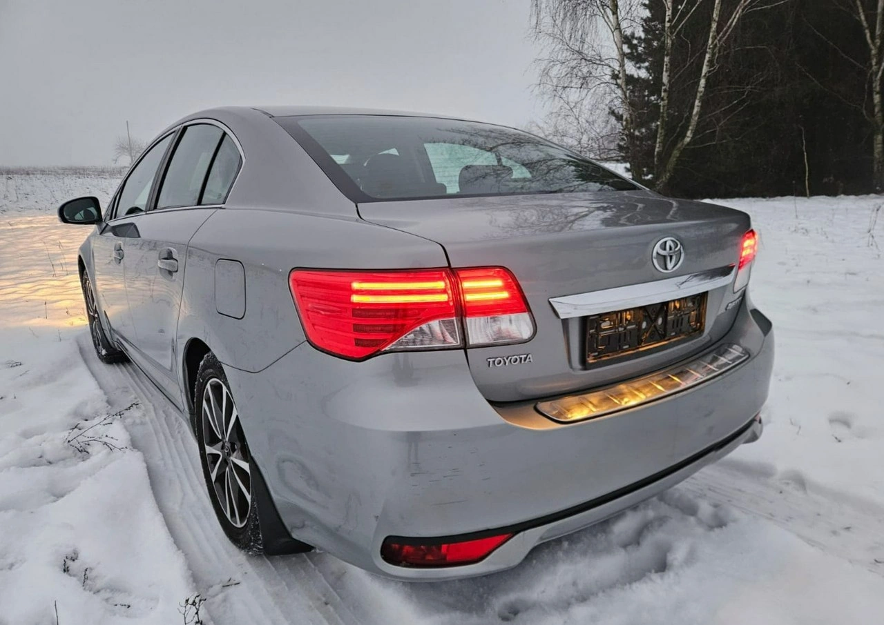 Toyota Avensis - Zdjęcie 14