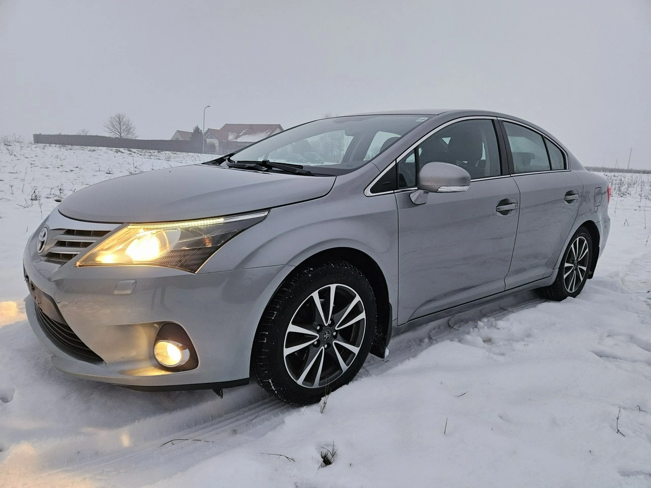 Toyota Avensis - Główne zdjęcie