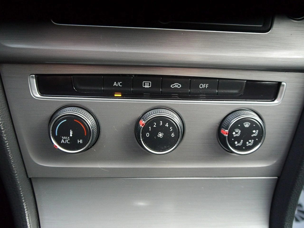 Volkswagen Golf - Zdjęcie 19