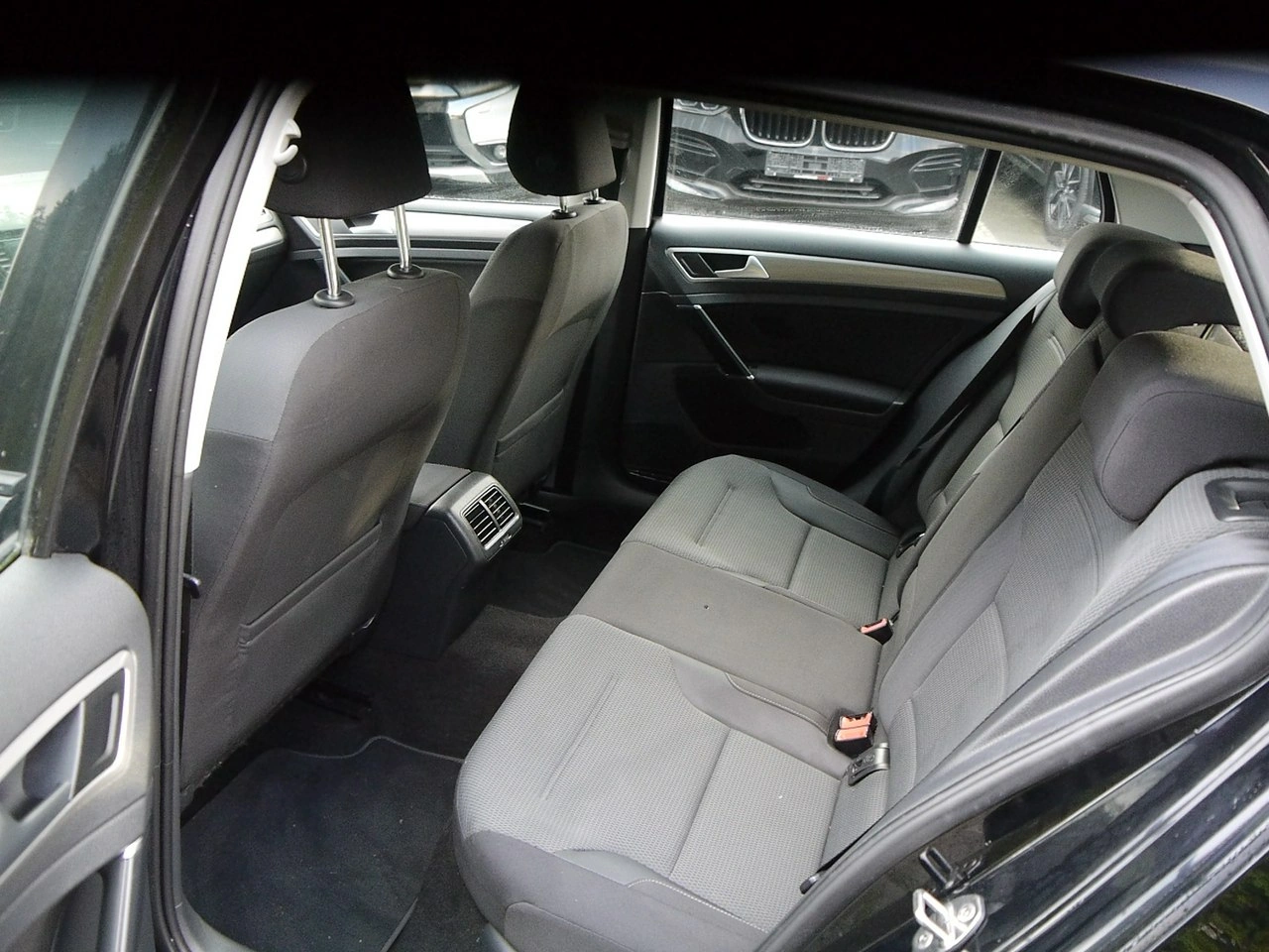 Volkswagen Golf - Zdjęcie 25