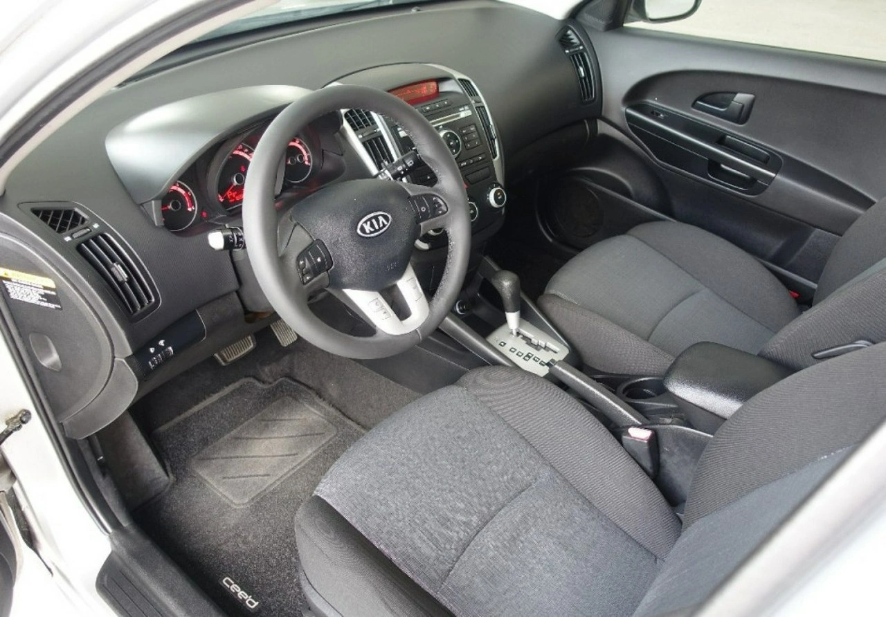 Kia Ceed - Zdjęcie 10