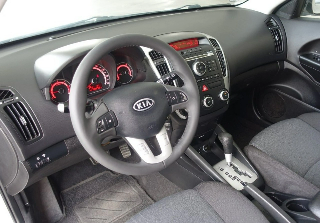 Kia Ceed - Zdjęcie 11