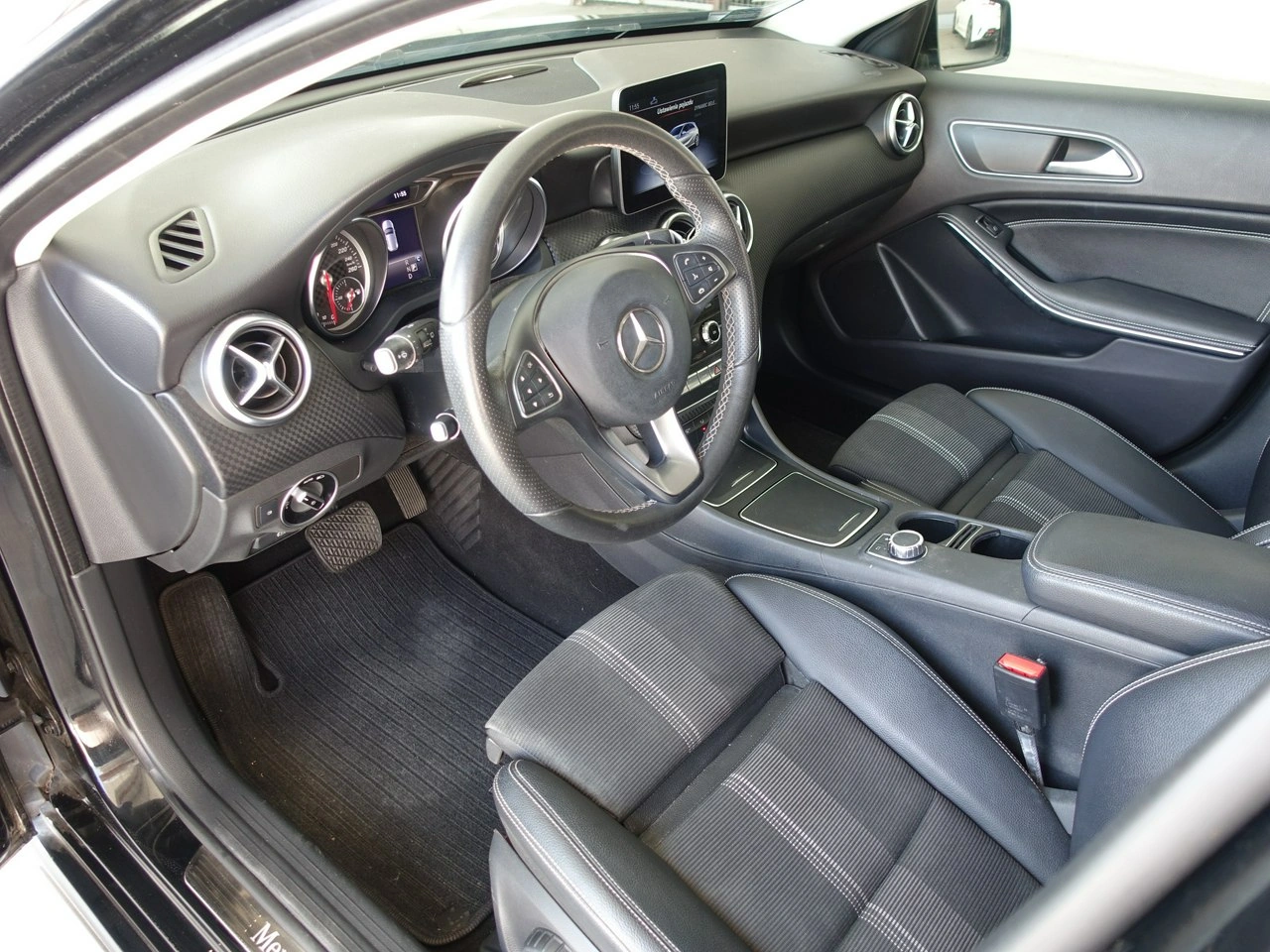 Mercedes A 180 - Zdjęcie 11