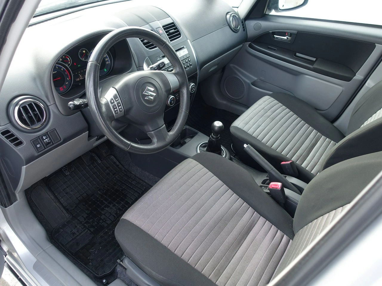 Suzuki SX4 - Zdjęcie 9