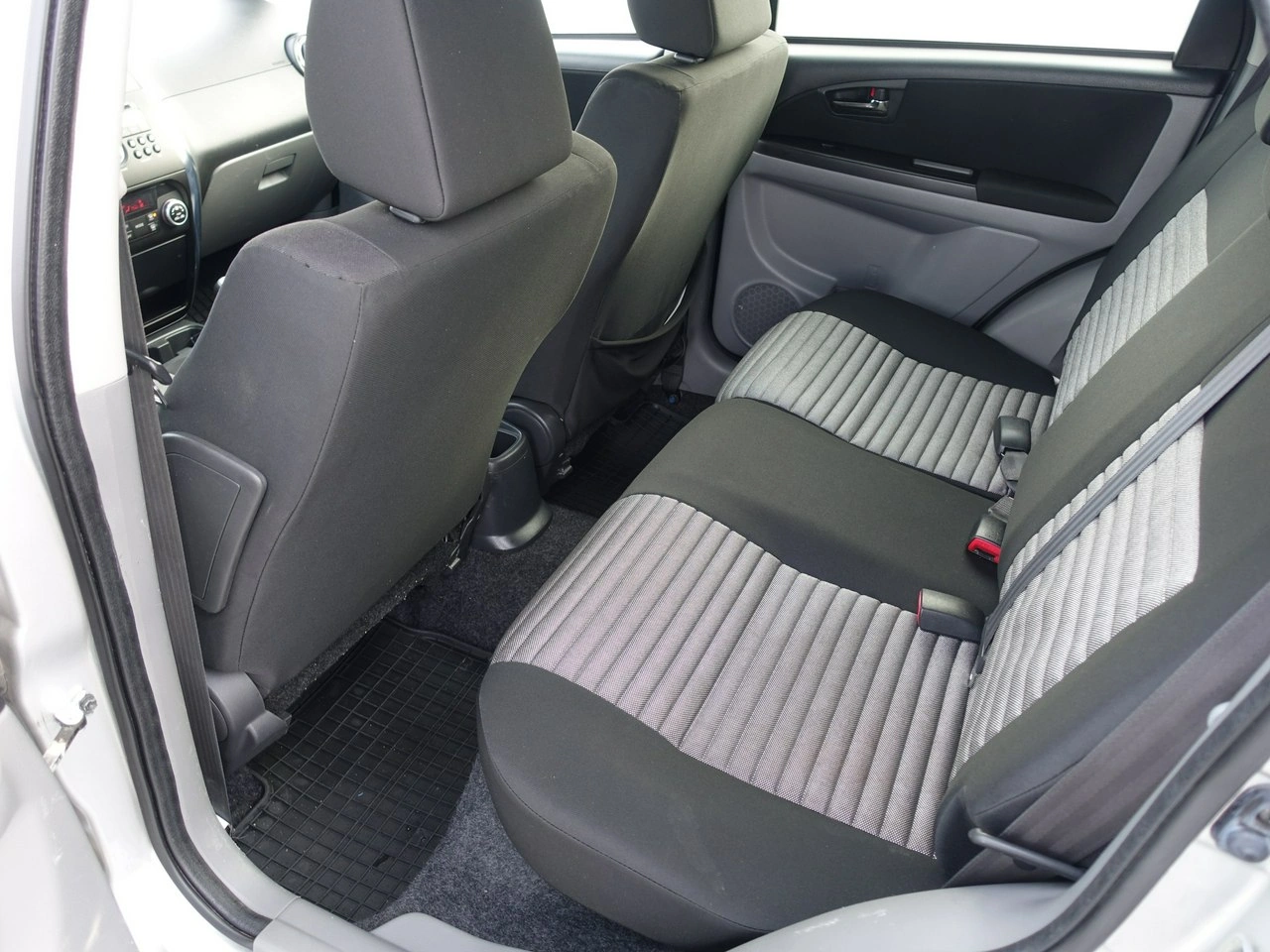 Suzuki SX4 - Zdjęcie 14