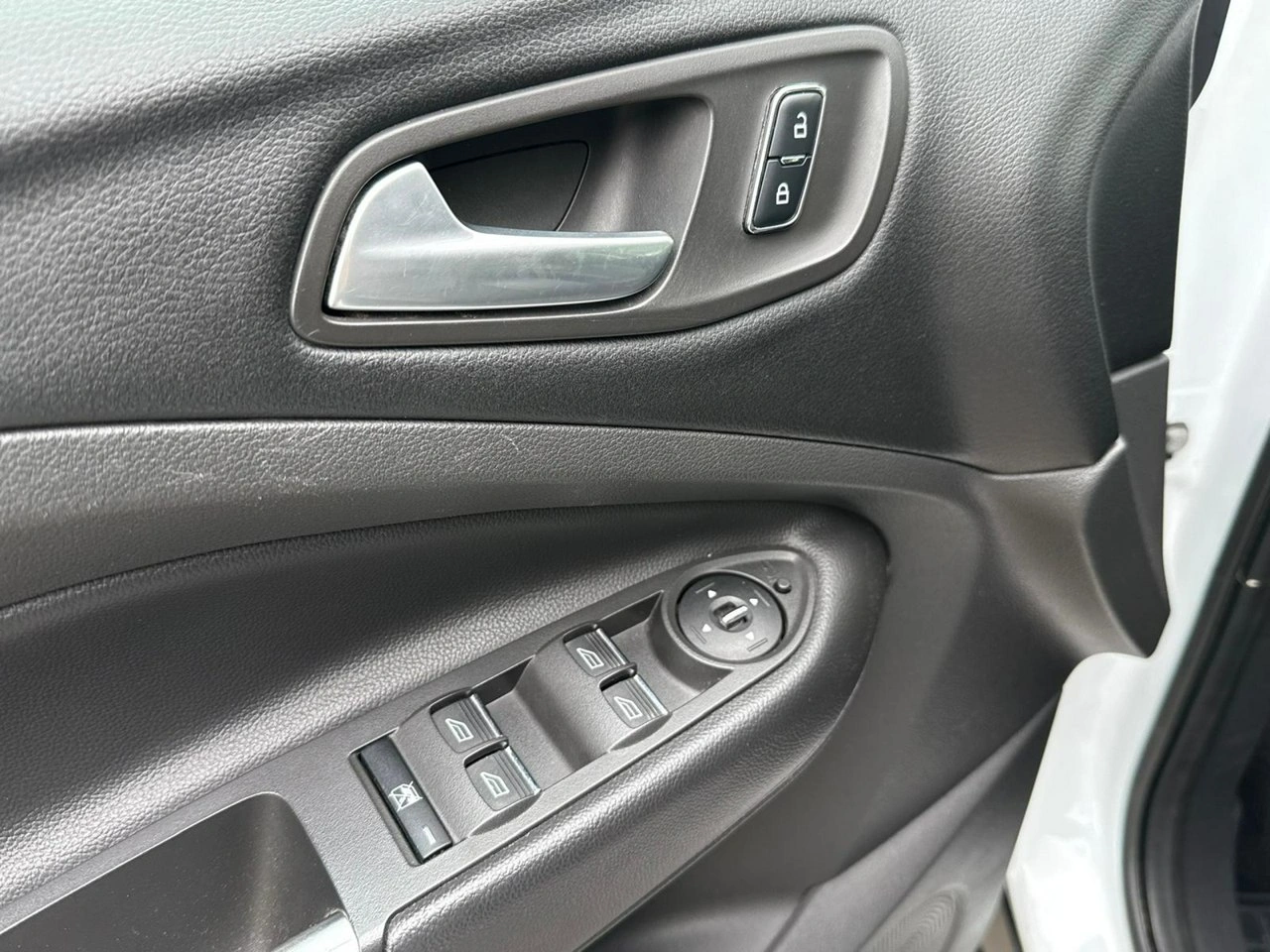 Ford Kuga - Zdjęcie 9