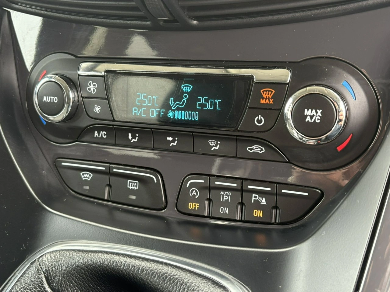 Ford Kuga - Zdjęcie 15