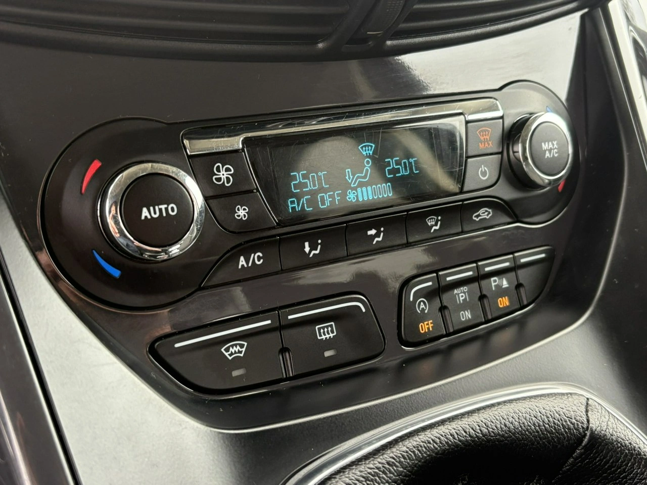 Ford Kuga - Zdjęcie 22