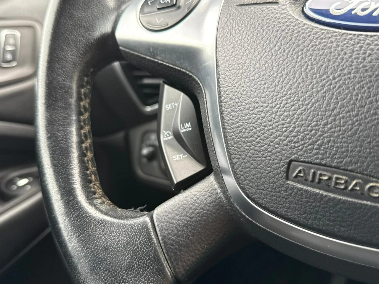 Ford Kuga - Zdjęcie 24