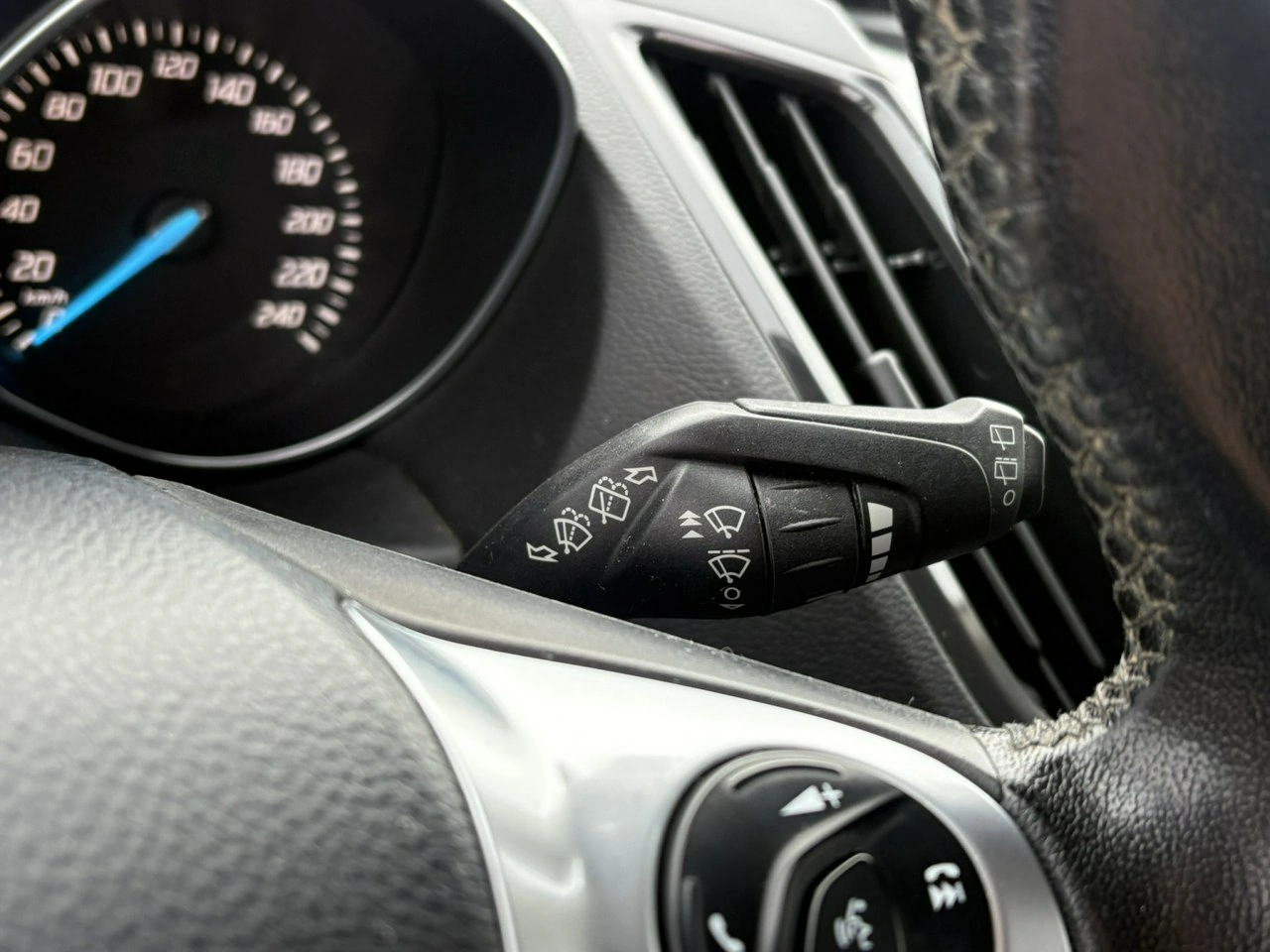 Ford Kuga - Zdjęcie 27