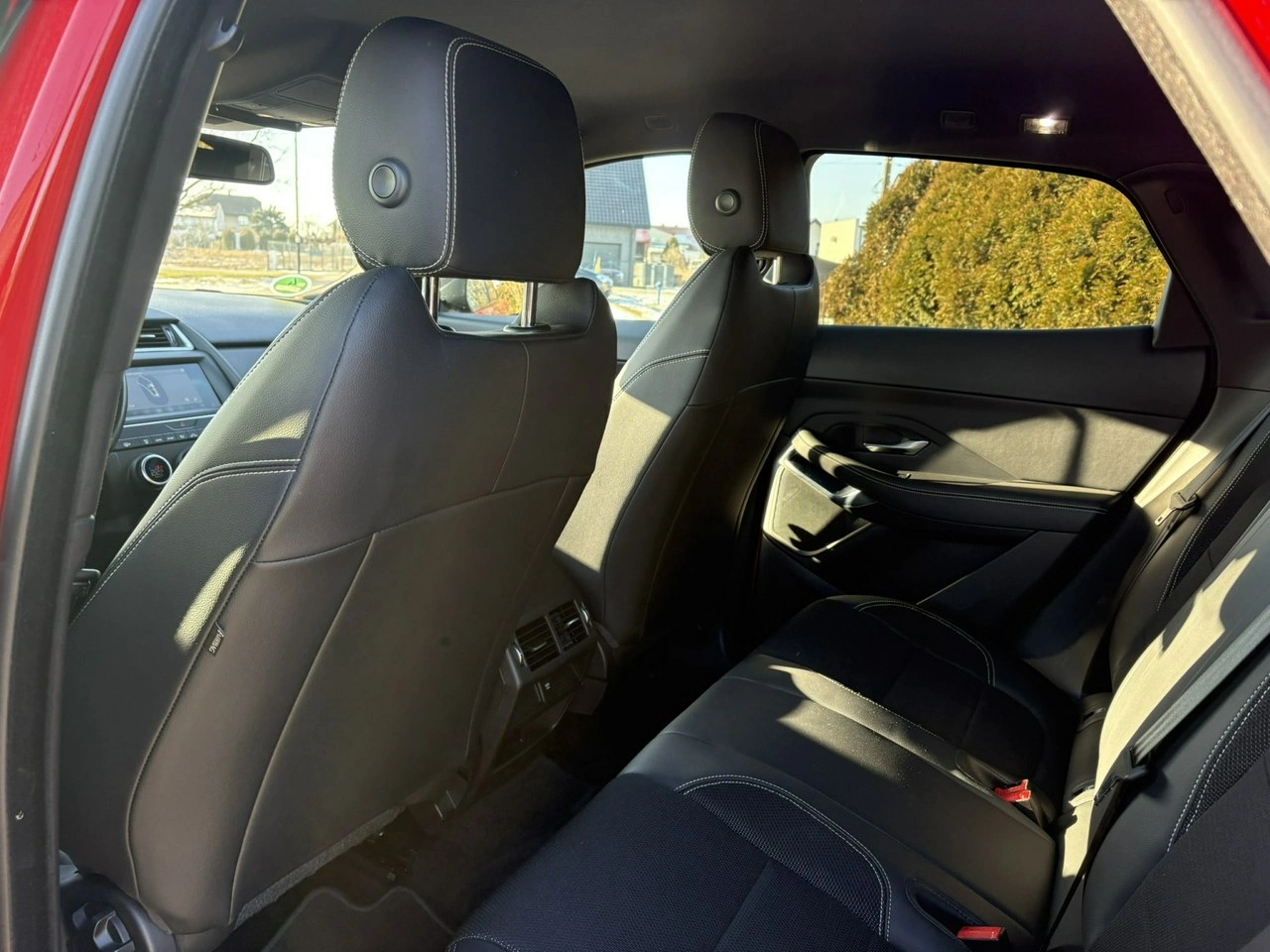 Jaguar E-Pace - Zdjęcie 9