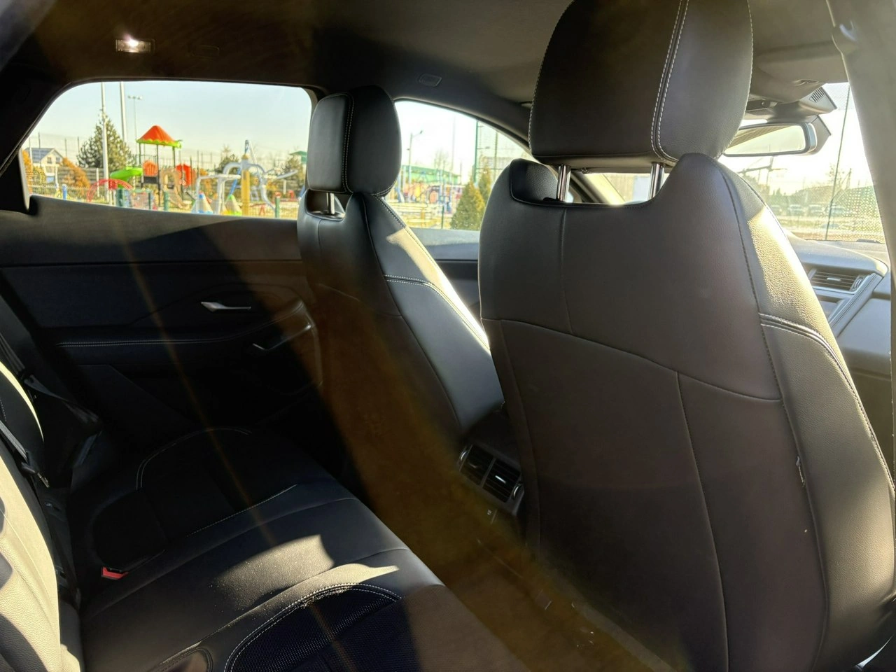 Jaguar E-Pace - Zdjęcie 10