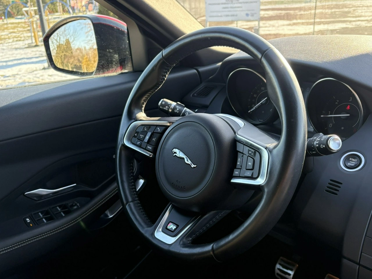 Jaguar E-Pace - Zdjęcie 12