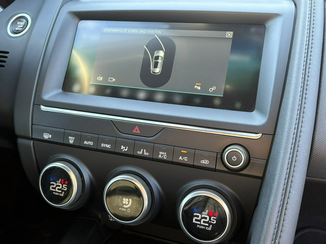 Jaguar E-Pace - Zdjęcie 13