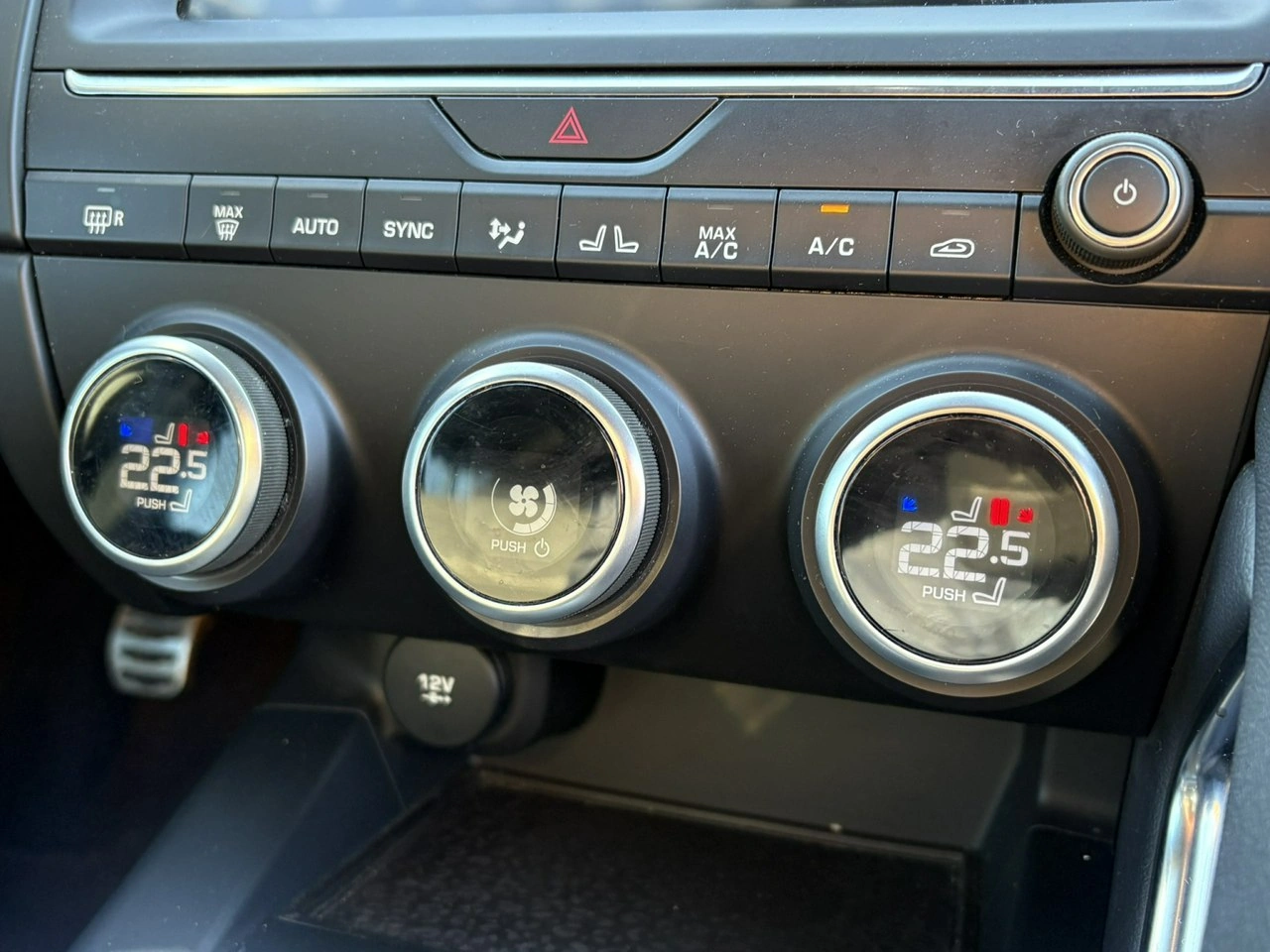 Jaguar E-Pace - Zdjęcie 14