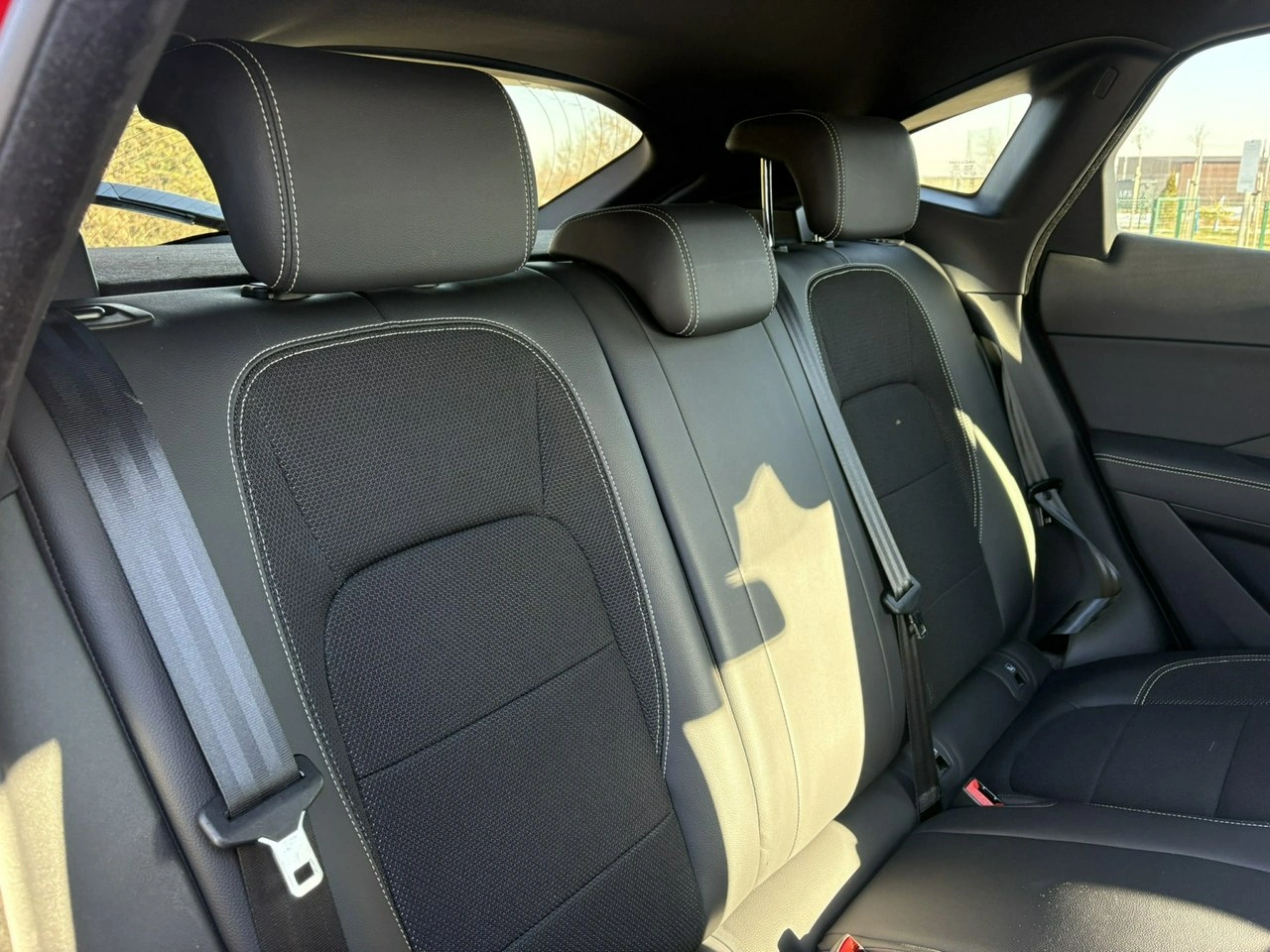 Jaguar E-Pace - Zdjęcie 18