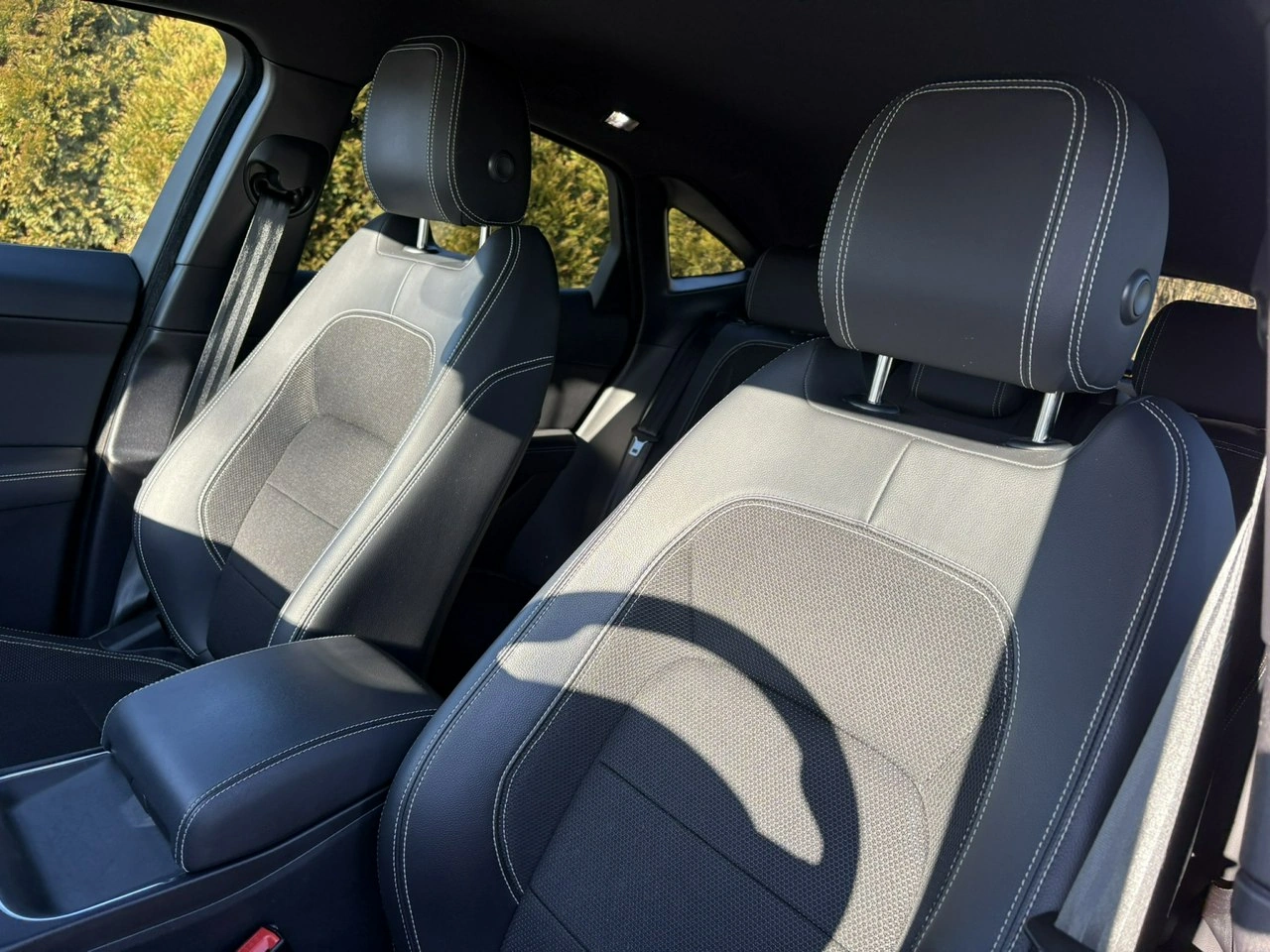 Jaguar E-Pace - Zdjęcie 20