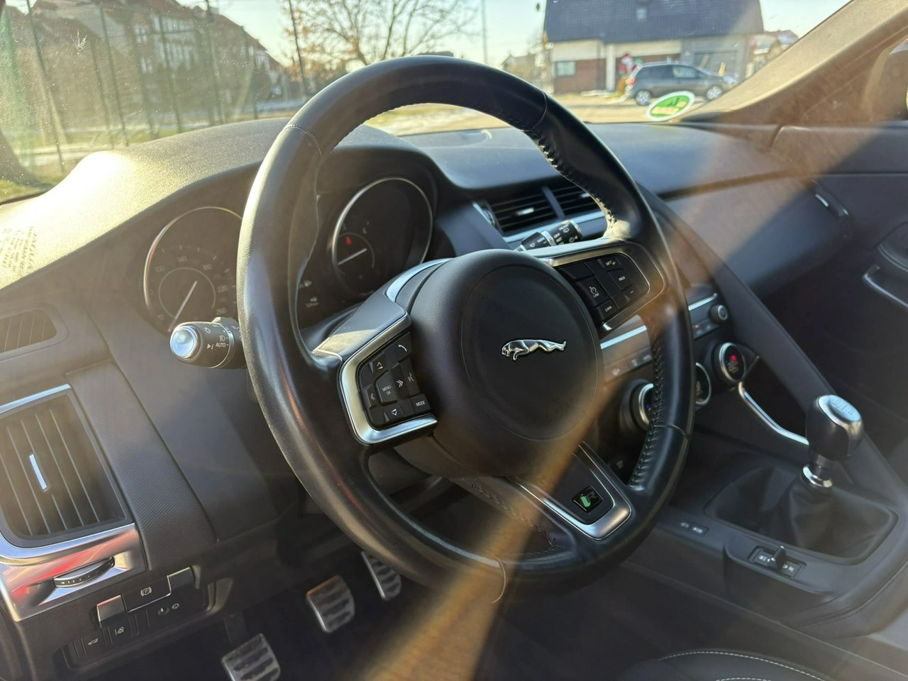 Jaguar E-Pace - Zdjęcie 21