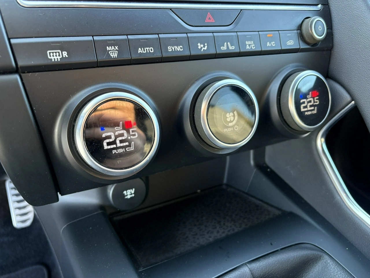 Jaguar E-Pace - Zdjęcie 24